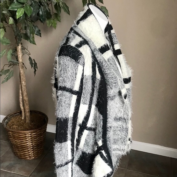 HPππFuzzy, Waterfall Cardigan Ivory and Black - Picture 6 of 8